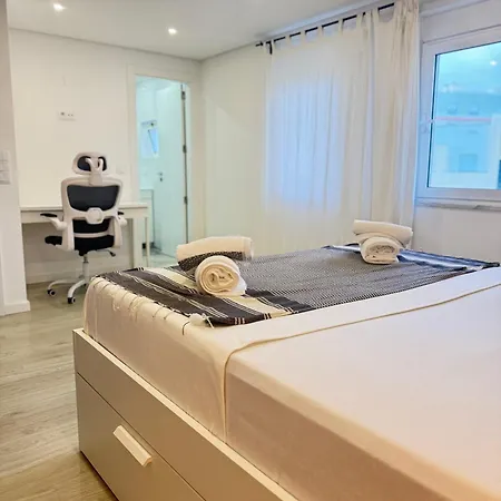 A With Ensuite Bathroom In A T2 At Olivais