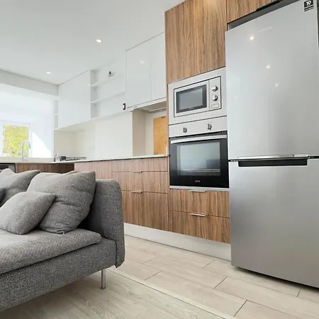 A With Ensuite Bathroom In A T2 At Olivais Rum i privatbostad *