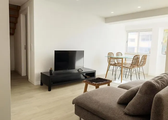 A With Ensuite Bathroom In A T2 At Olivais * Lissabon