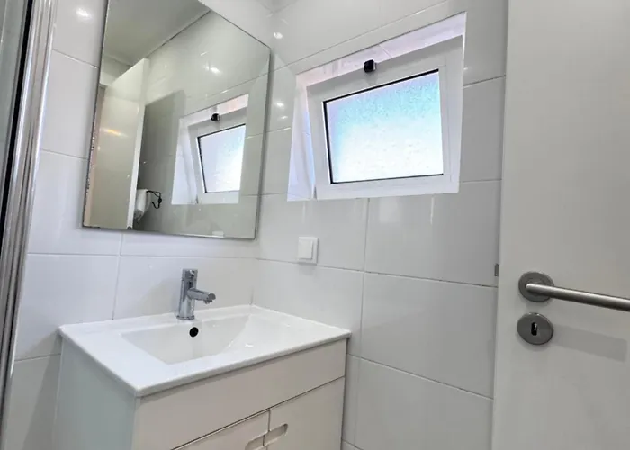 A With Ensuite Bathroom In A T2 At Olivais 홈스테이 *
