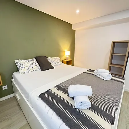 Rum i privatbostad A With Ensuite Bathroom In A T2 At Olivais