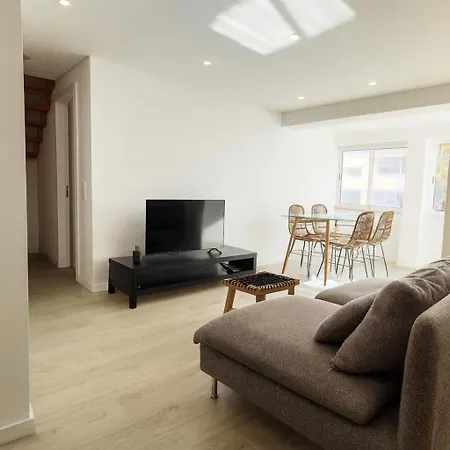 A With Ensuite Bathroom In A T2 At Olivais * Lizbona