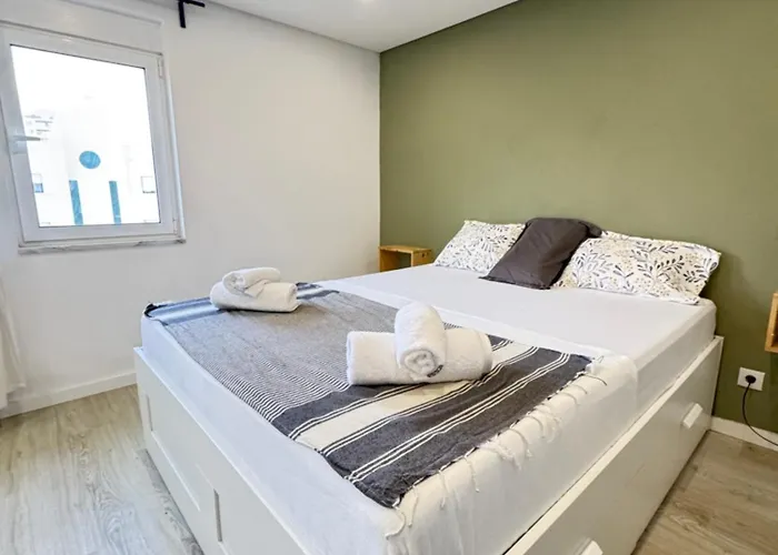 A With Ensuite Bathroom In A T2 At Olivais Kwatera prywatna *