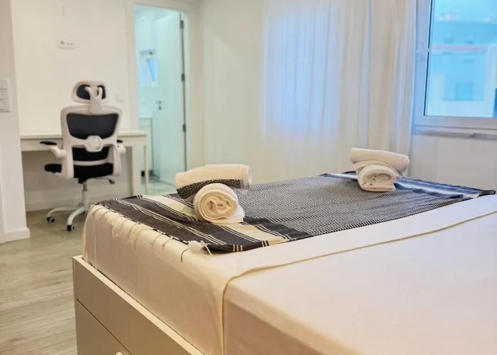 A With Ensuite Bathroom In A T2 At Olivais